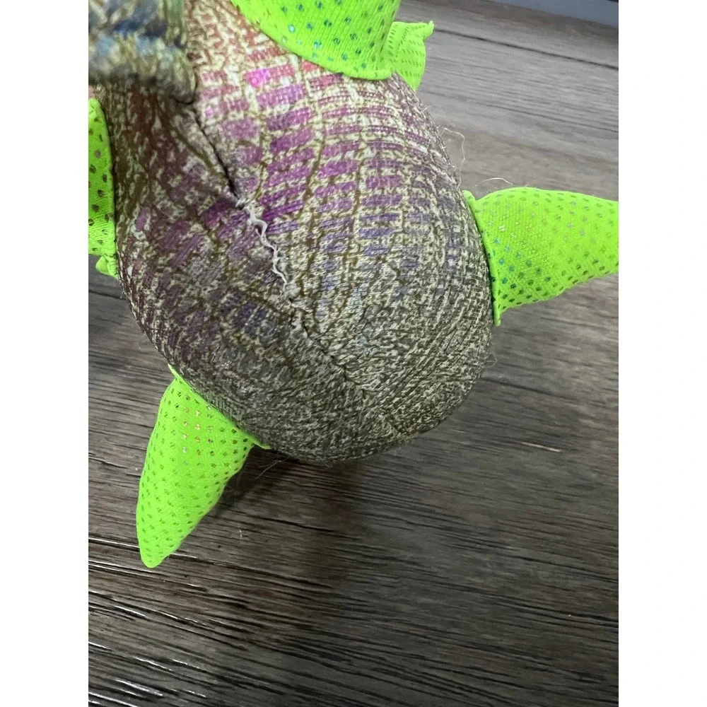 Cartoon Big Eyed Plush Fish Stuffed Animal Gold Metallic Neon Green Fins Toy 6in